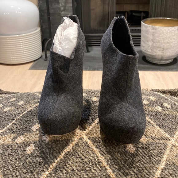 Vince Camuto Heels - Picture 2 of 7